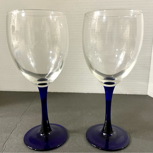 Set of 2 Wine Goblets Clear Glass Cobalt Blue Stems 7 1/4” Tall Barware Wine - Picture 1 of 8
